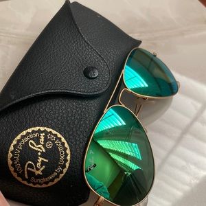 Ray bans- polarized aviators -green/ gold